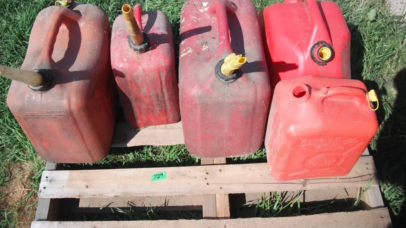 5 gas cans