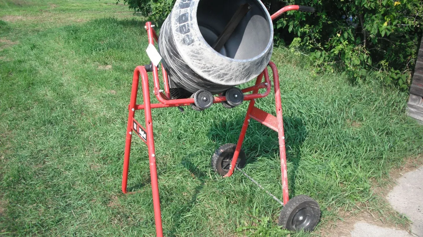 Red Lion Big Cat cement mixer