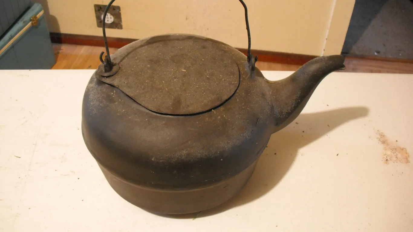 cast iron te kettle