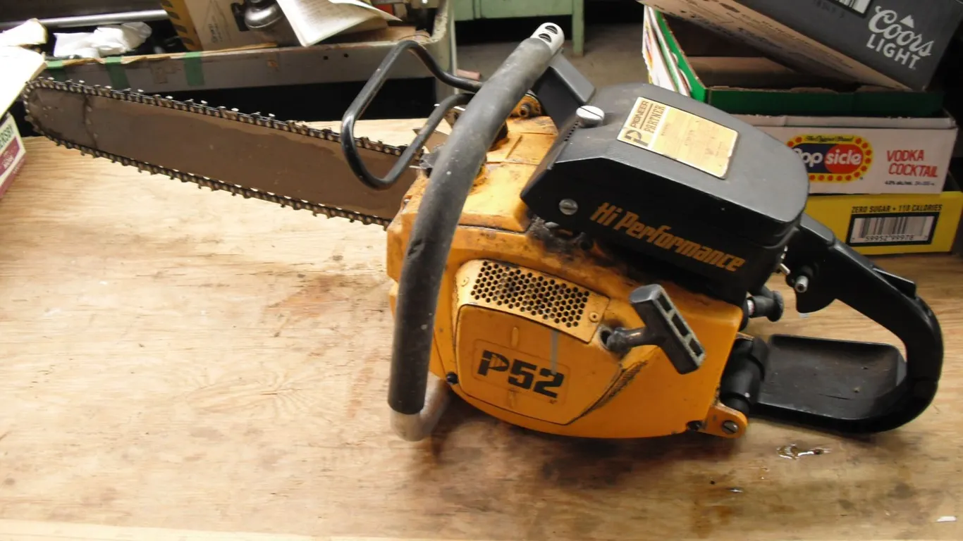 Pioneer Partner P52 chainsaw