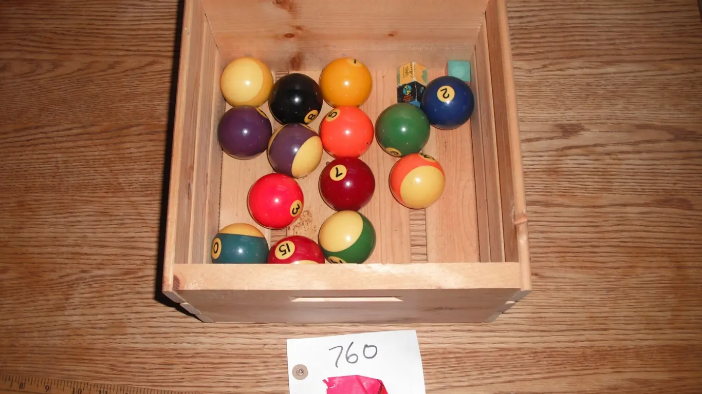 billiards/pool balls in crate