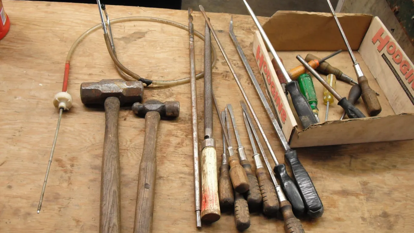 hammers, prybars & screwdrivers