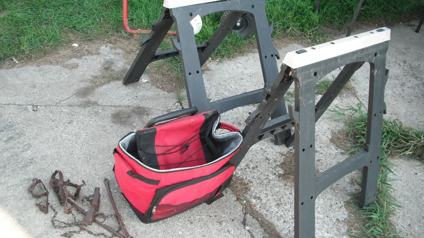 2 plastic saw horses, lunch bag and traps