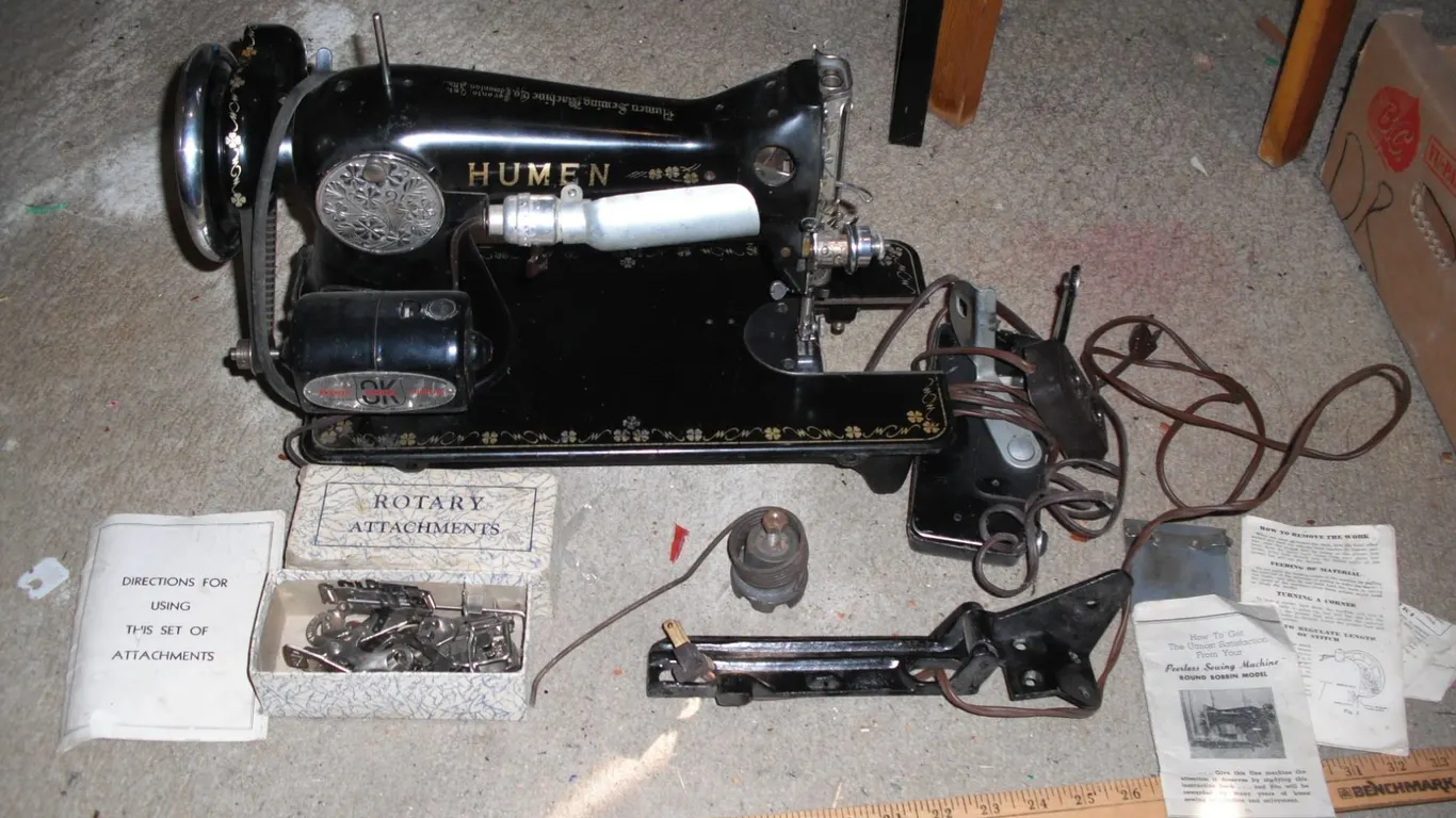 Humen sewing machine with accessories