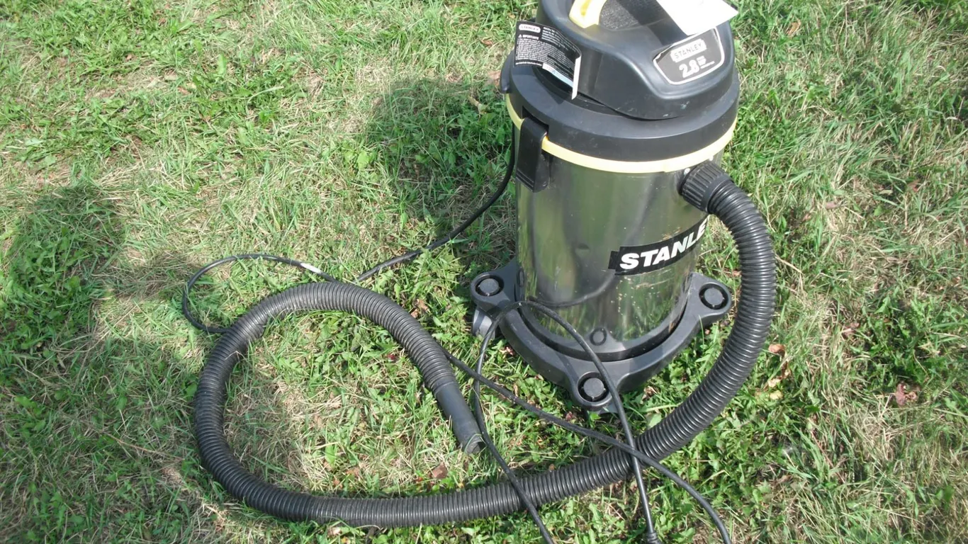 Stanley 2.8HP shop vac