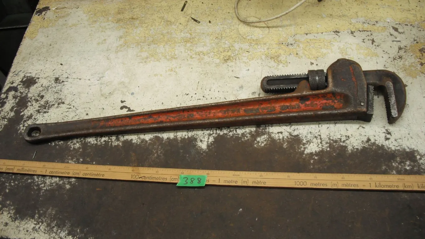 36" Rigid pipe wrench
