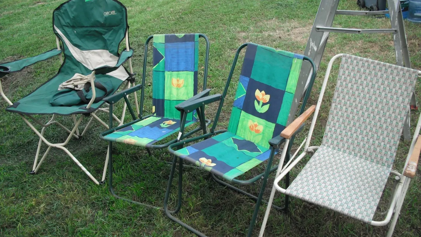 4 folding chairs