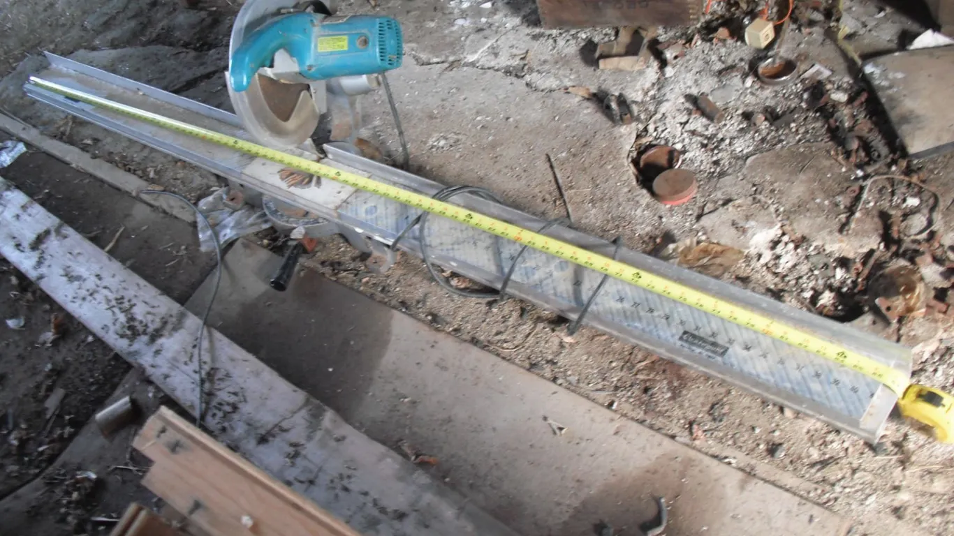 Makita 255mm mite saw w/ clearmount rail/guide (7ft)