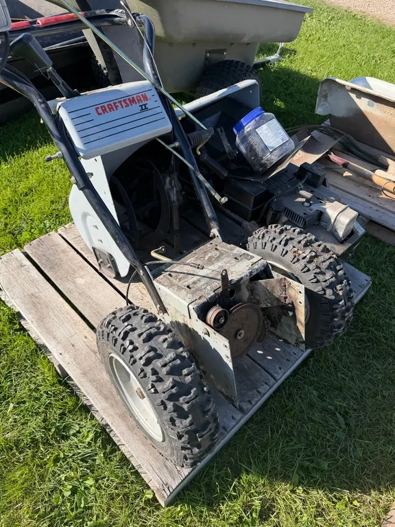Craftsman snowblower for parts (GST 5 % charged)
