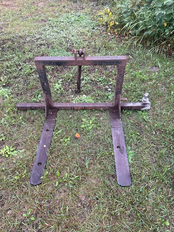 3 point hitch fork lift. (GST 5 % charged)