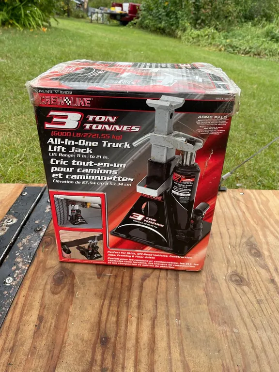 New truck lift Jack. (GST 5 % charged)