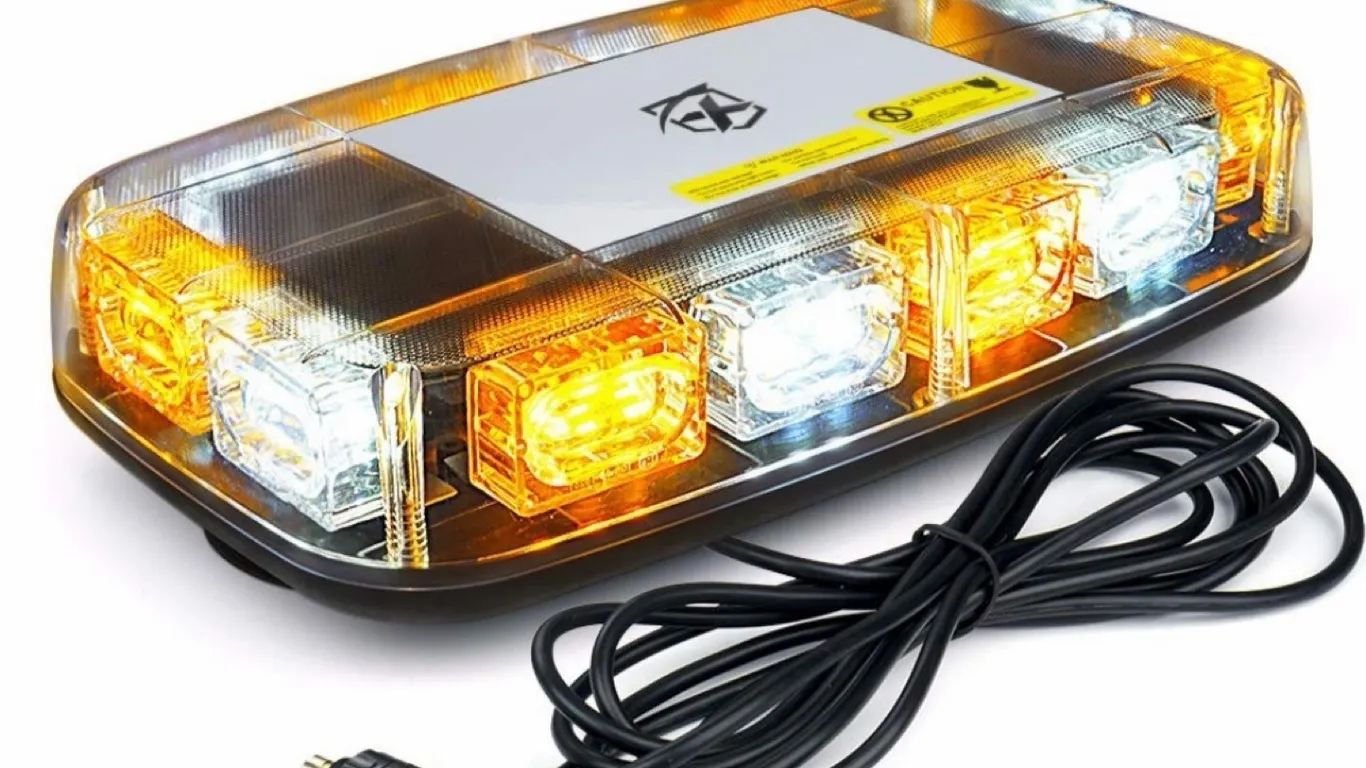 NEW LED Strobe Light Magnetic Orange/White 16 Modes. (GST 5% & PST 7% charged)