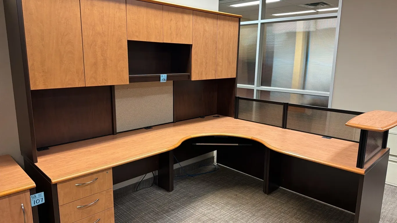 CWI (Creative Wood Interiors) U-Shaped Executive Workstation with Overhead Cabinets & Curved Return, Saskatchewan Made – Circa 2006, 96”x88”