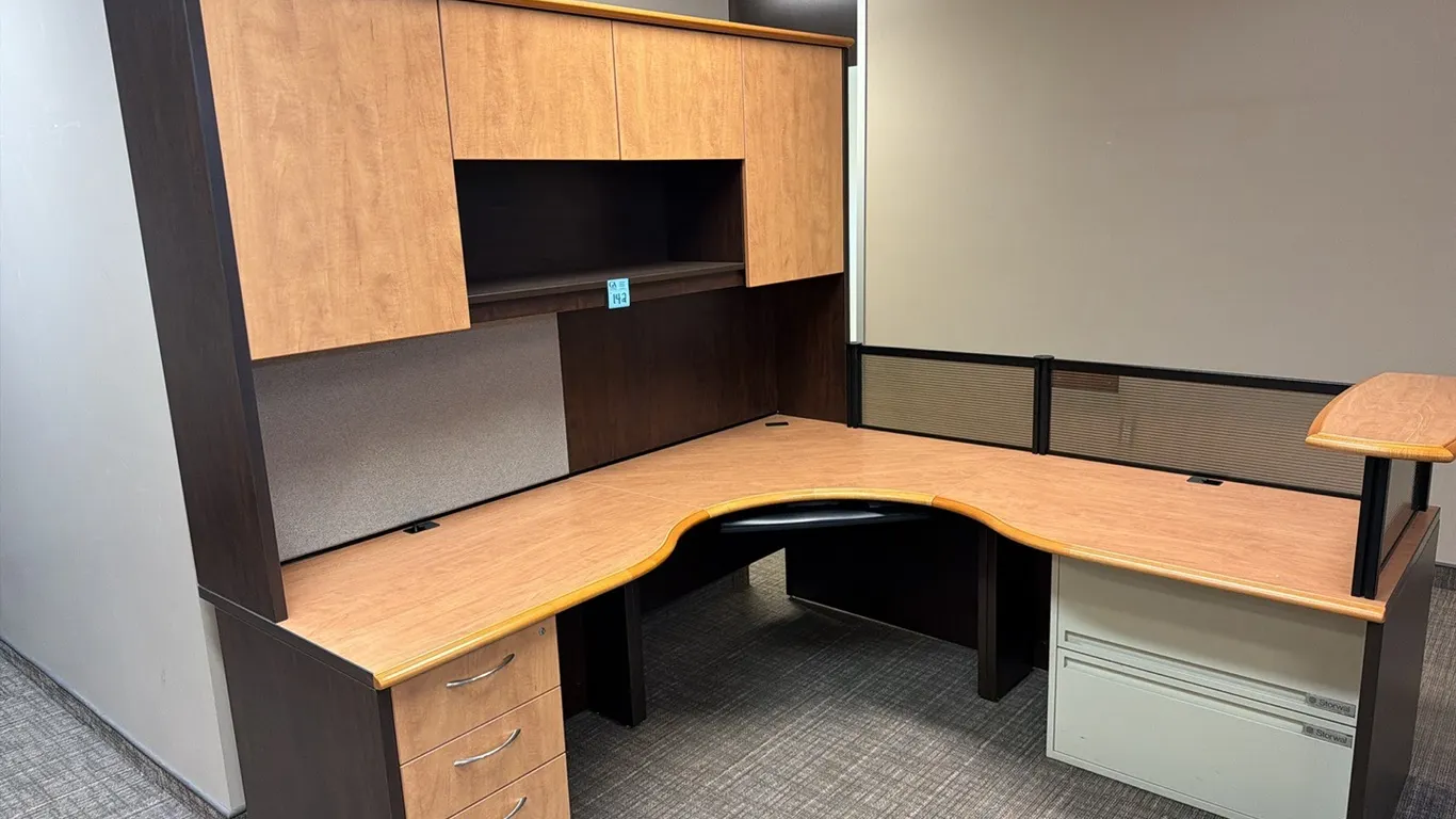 CWI (Creative Wood Interiors) U-Shaped Executive Workstation with Overhead Cabinets & Curved Return, Saskatchewan Made – Circa 2006, 7’ x 7’ x 6’9” ta