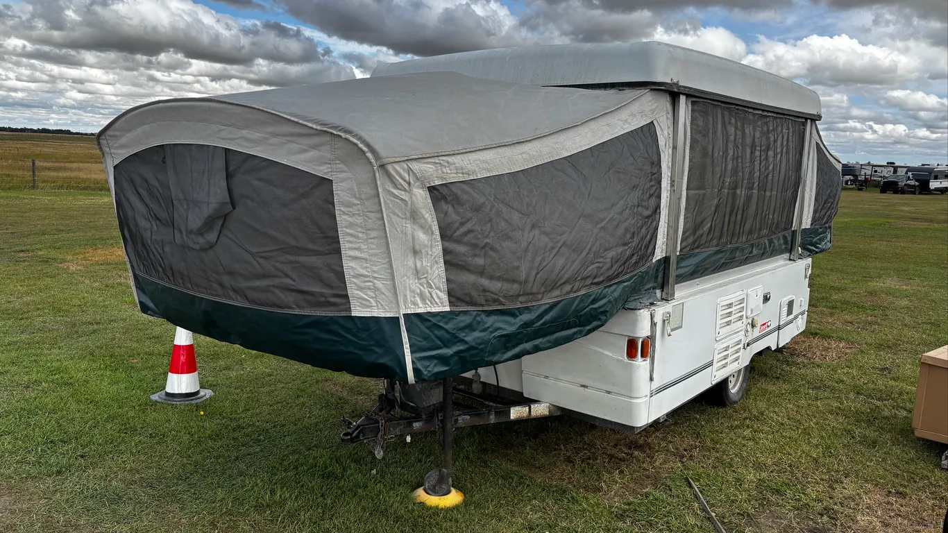 2001 Coleman By Fleetwood Model 3588 Tent Trailer *Unreserved*
