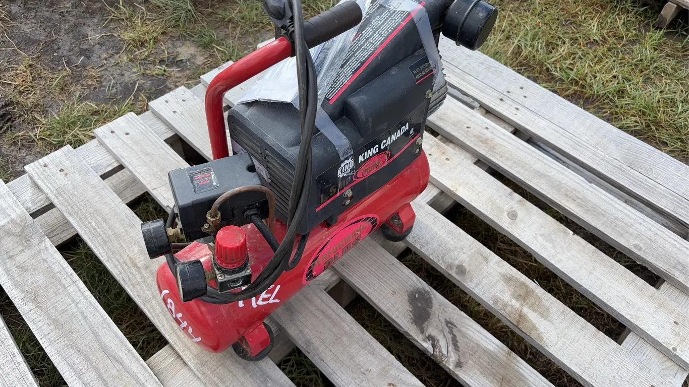 King Canada Performance Plus Air Compressor, 1.5hp, model 8449, *Unreserved*