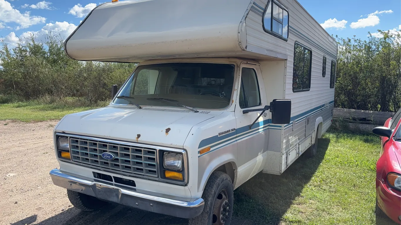1990 Ford Cutaway Motorhome, 26', *Unreserved*