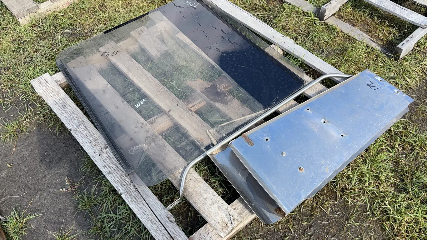 Misc Plastic Windsheild / Sheet, Misc Metal Parts *Unreserved*