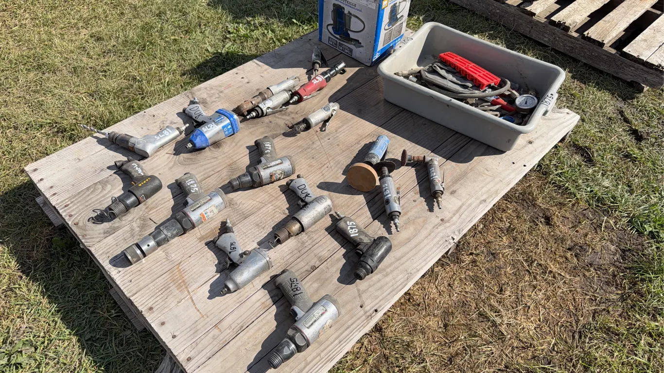 Soldering Iron in box, Tote of air gun access., approx 19 pces, Air Guns & Air gun tools, approx 17 pces, *Unreserved*