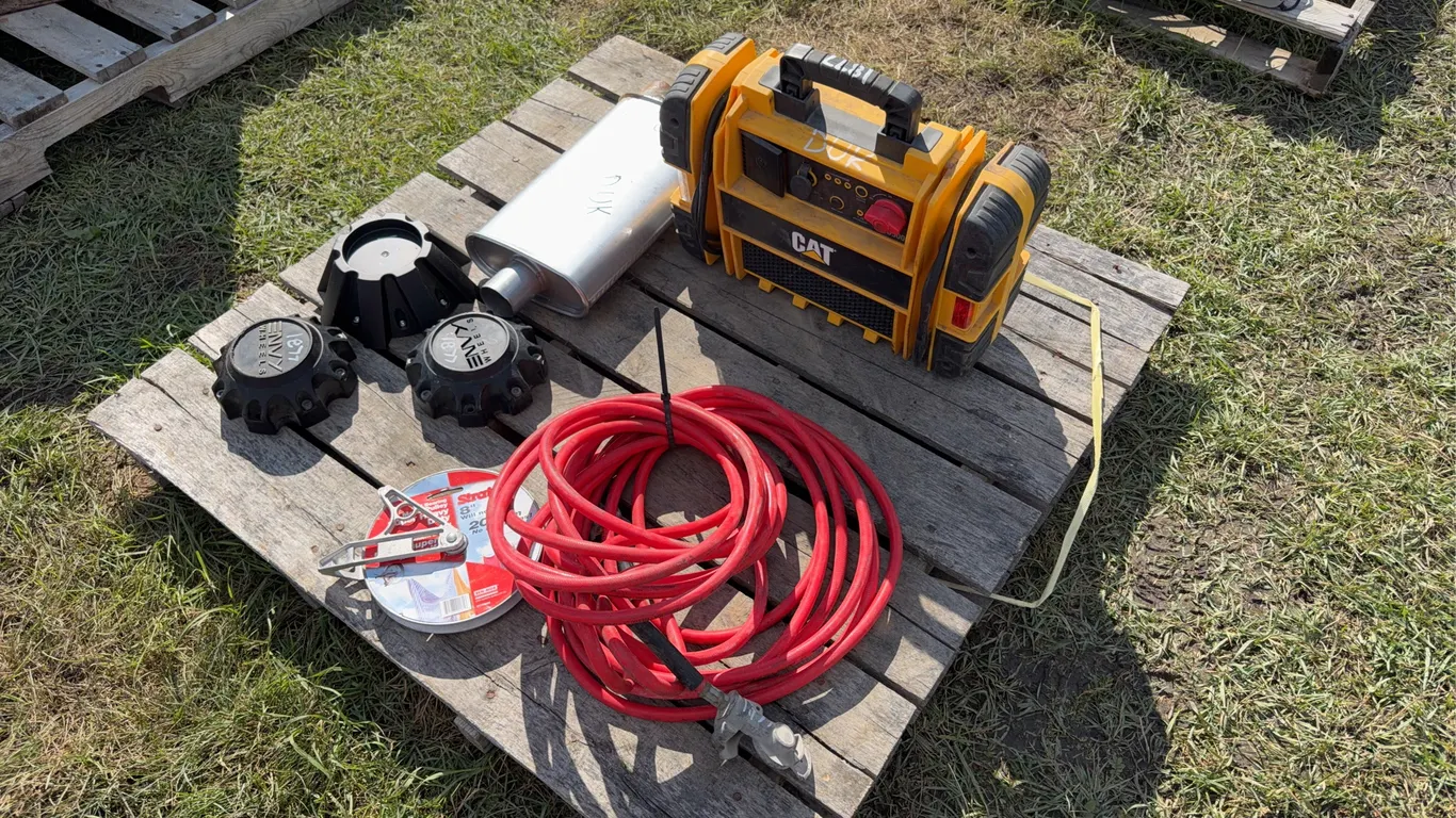 CAT Vehicle Booster CJ3000VS, 120v, 12VDC Output, *Unreserved*