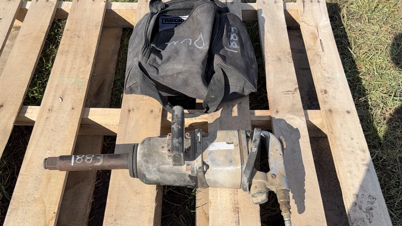1" Air Impact Gun, Rockwell 12v Cordless Sonicrafter, Oscillator charger, misc access. *Unreserved*