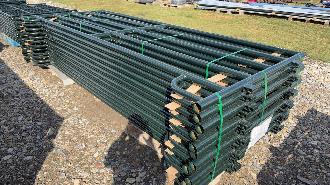 12 - 5 Bar Super Duty Magnum Livestock Panels, 2 3/8" tubing, approx 12' x 5', (12 x Bid Price), *Unreserved*