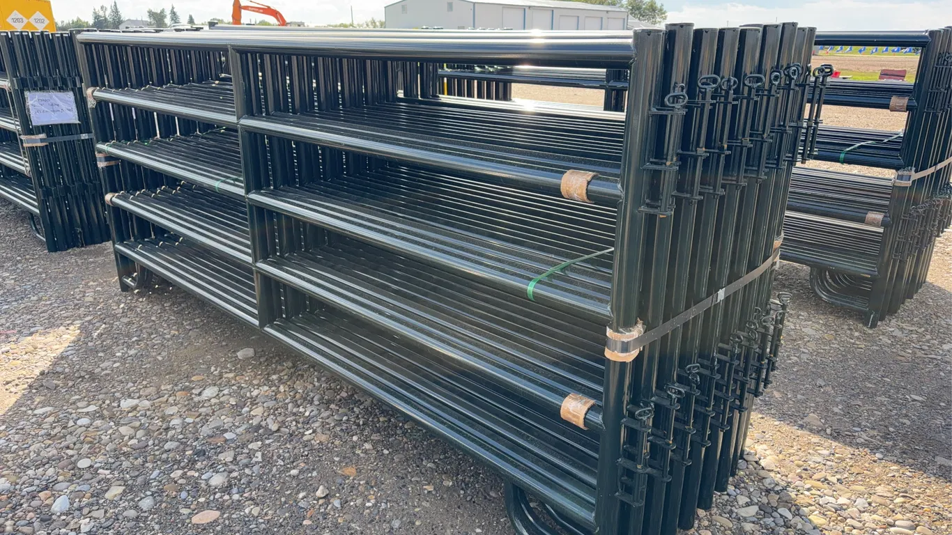 18 - 5 Bar Super Duty Magnum Livestock Panels, 2 3/8" tubing, approx 12' x 5', (18 x Bid Price), *Unreserved*