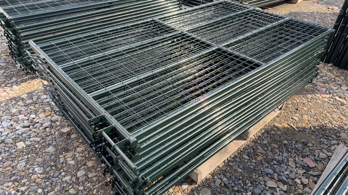 15 - Super Duty Magnum Mesh Sheep Panels, 1 1/4'' Tubing, Approx. 7' x 4'3'' ( 15x Bid Price ) *Unreserved*