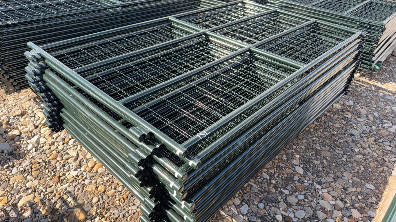 15 - Super Duty Magnum Mesh Sheep Panels, 1 1/4'' Tubing, Approx. 7' x 4'3'' ( 15x Bid Price ) *Unreserved*