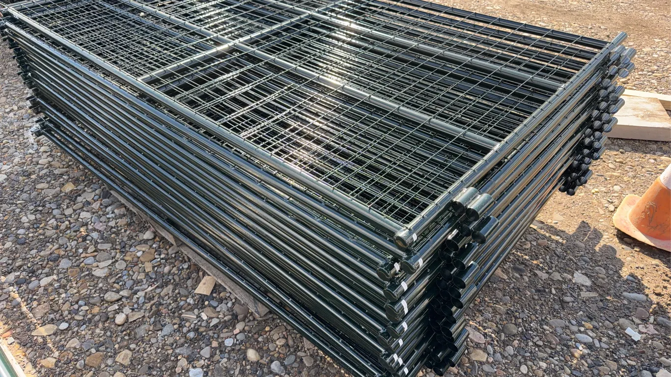15 - Super Duty Magnum Mesh Sheep Panels, 1 1/4'' Tubing, Approx. 7' x 4'3'' ( 15x Bid Price ) *Unreserved*