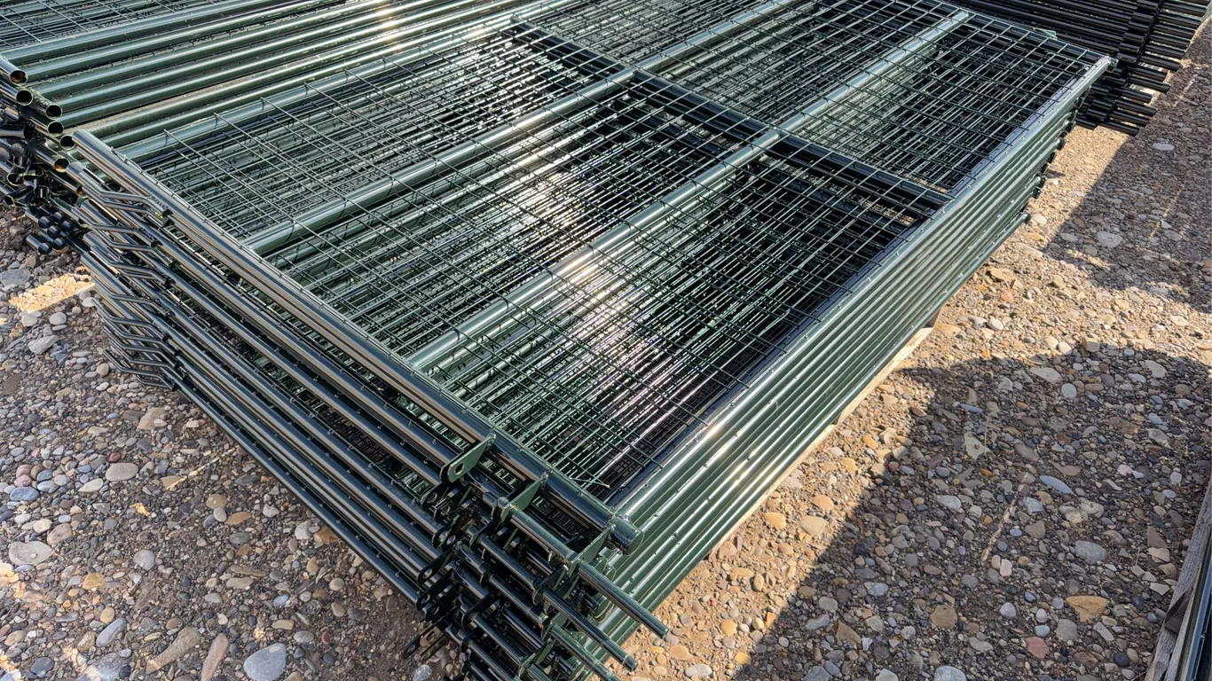 13 - Super Duty Magnum Mesh Sheep Panels, 1 1/4'' Tubing, Approx. 7' x 4'3'' ( 13x Bid Price ) *Unreserved*