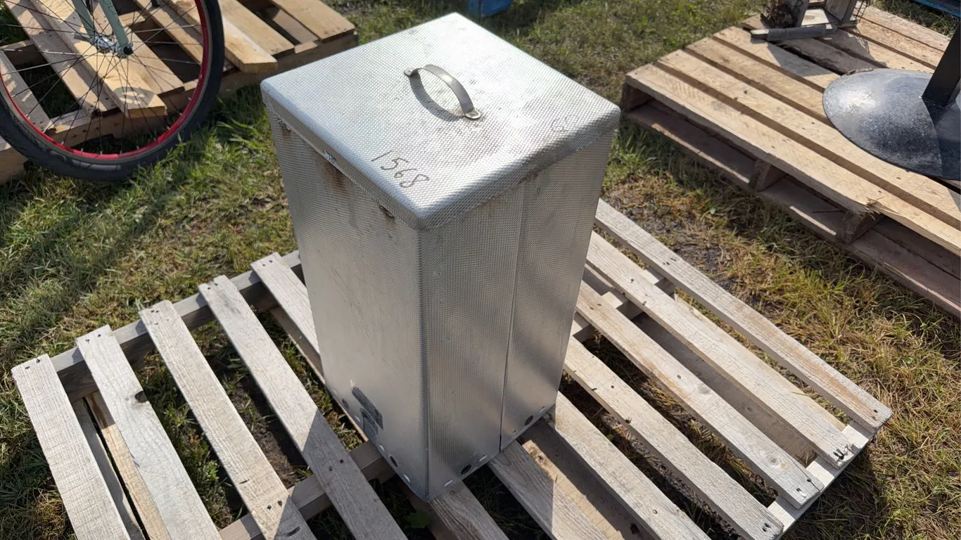 Little Chief Smoker, model 182, Top Loader, 120v, 60hz, 200w, approx 12"x12"x24", *Unreerved*