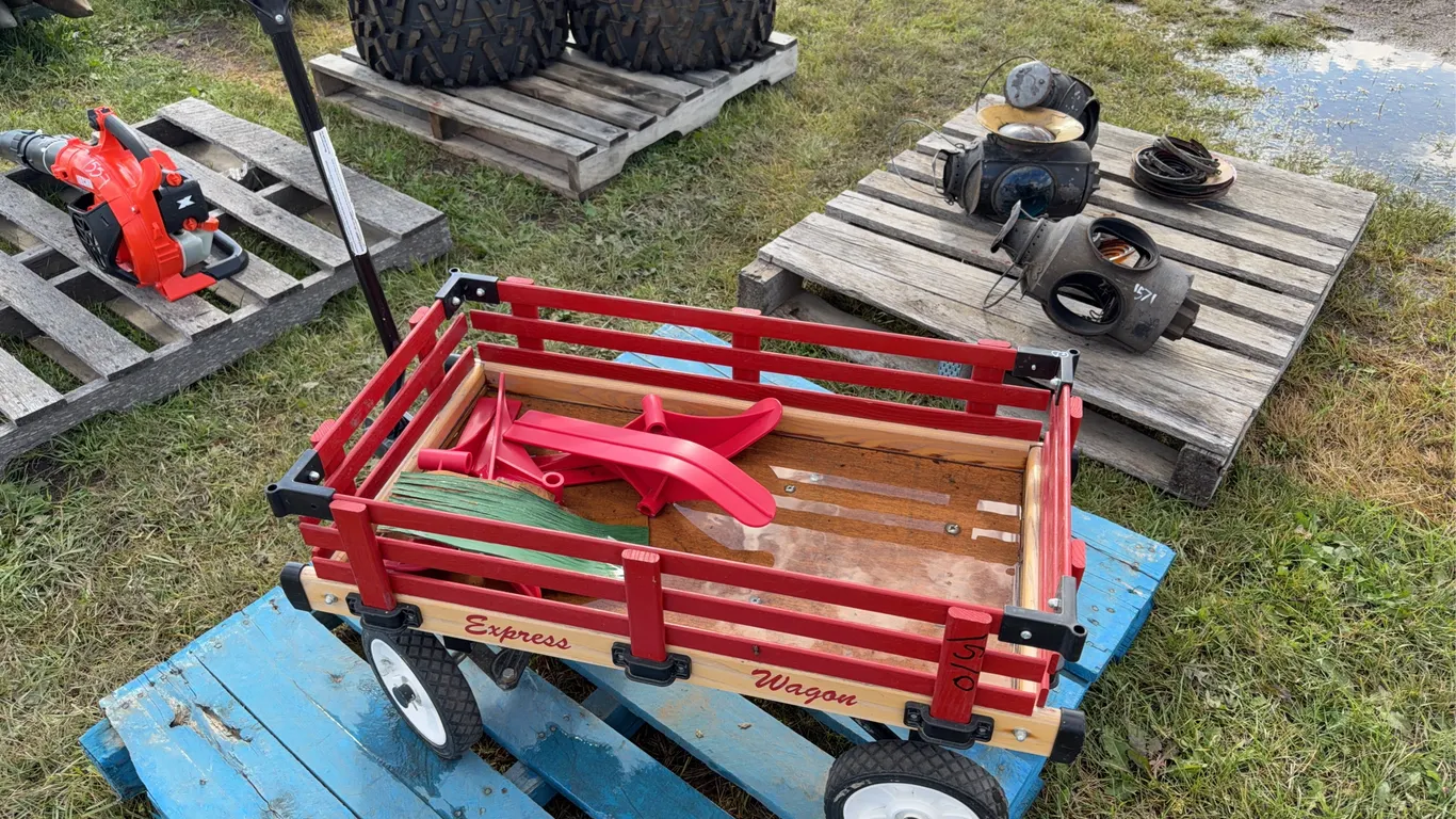 Millside Industries Express Wagon, wood & plastic, aapprox 32"x17"x18", *Unreserved*