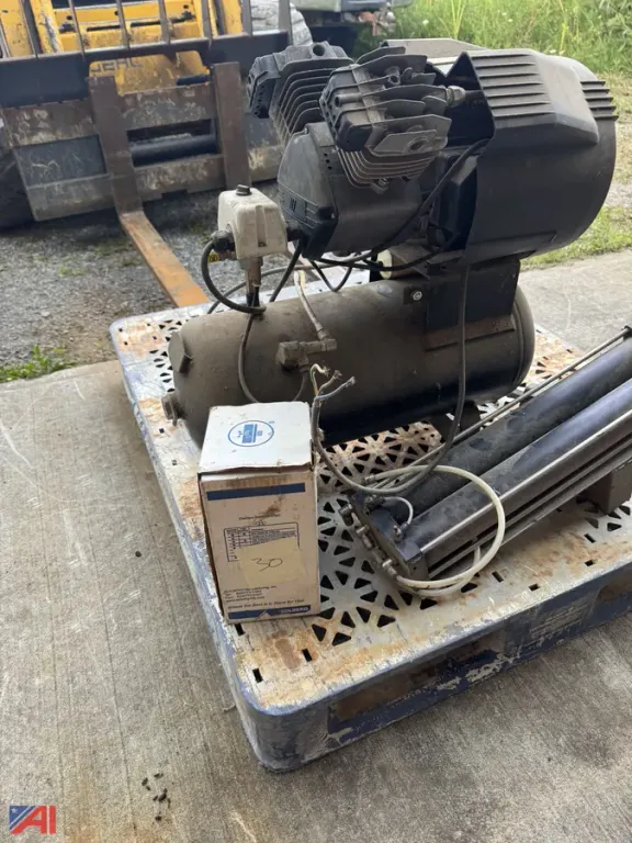 Peak Oiless Air Compressor, Desiccator, Oiler and Dain Unit