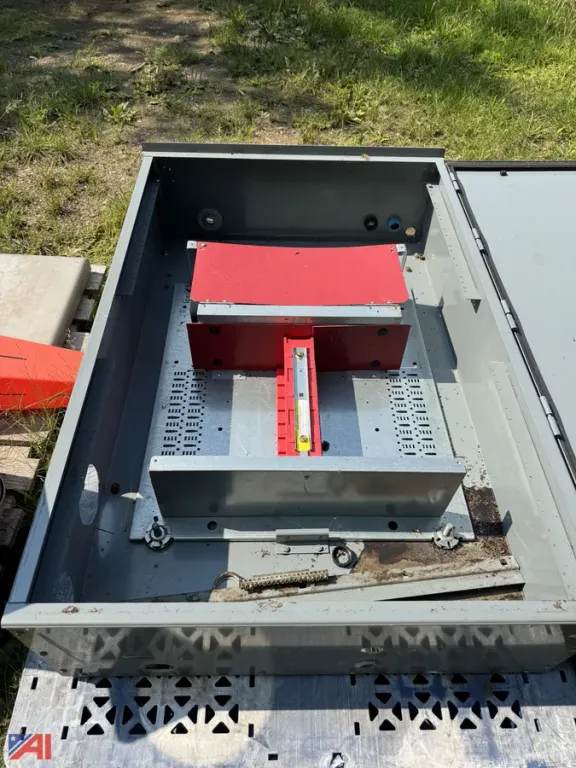 Squared D I Line Panel with Lockable Cover