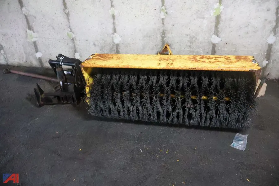 2019 John Deere 60" Heavy Duty Rotary Broom