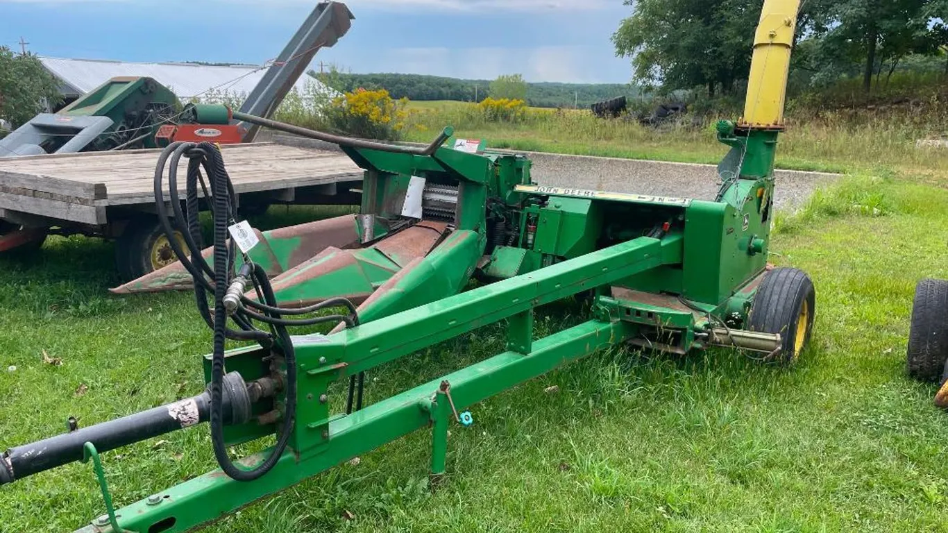 John Deere 3950 Chopper