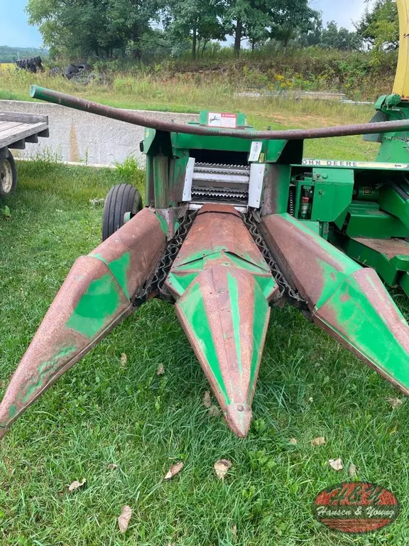 John Deere 2 Row Green Chopper Corn Head