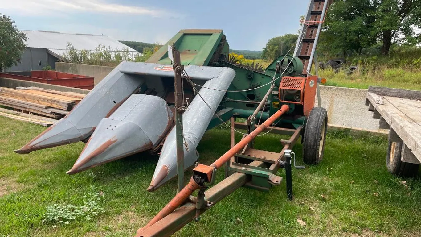 New Idea 324 2 Row Corn Picker