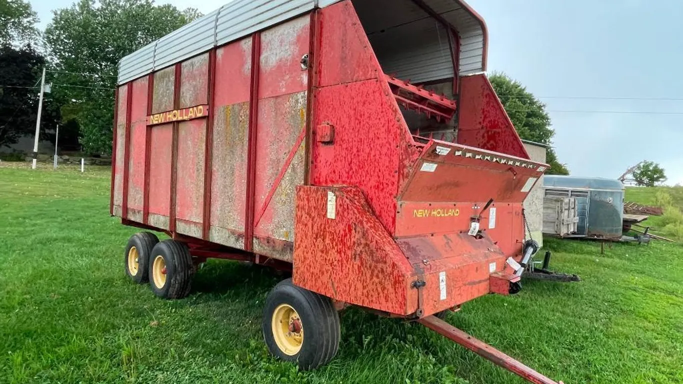 New Holland 816 Chopper Box