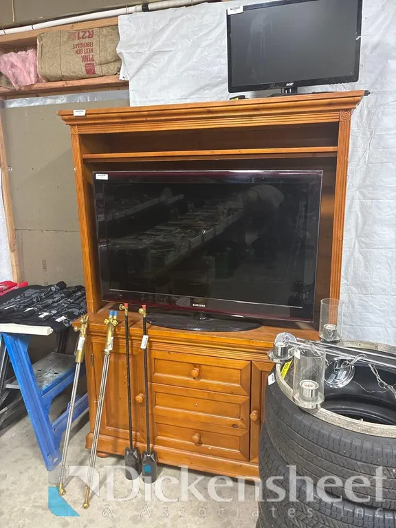 WOOD ENTERTAINMENT CABINET