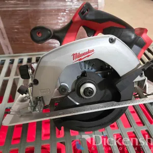 MILWAUKEE 6 AND 1/2-IN SAW
