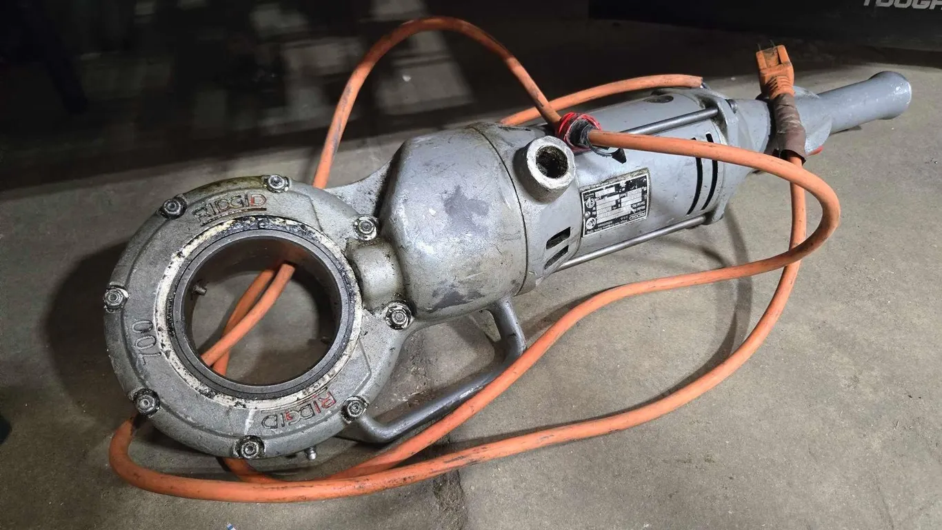 RIDGID 700-T2 PIPE THREADER