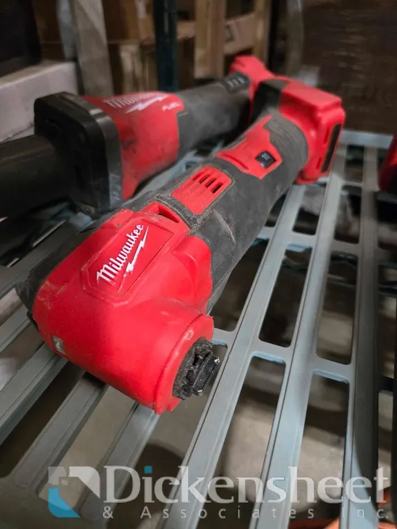 MILWAUKEE MULTI-TOOL