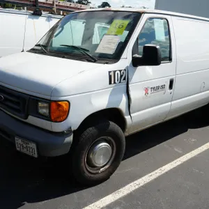2006 Ford E350 Super Duty Cargo Van - Recommend Tow