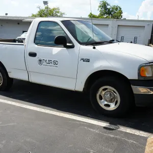 2000 Ford F150 XL Pickup Truck