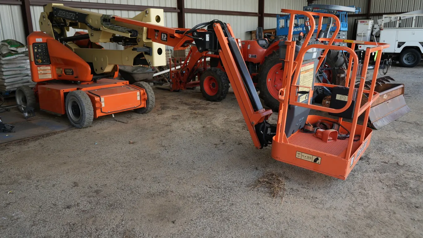 JLG E400 AJP Narrow Manlift