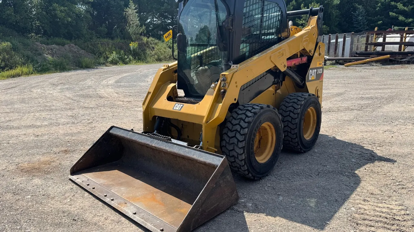 Caterpillar 242D Wheeled Skid Steer