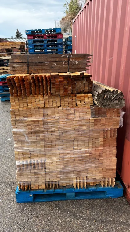 Pallet Lot of Assorted Sizes of Wood Lath