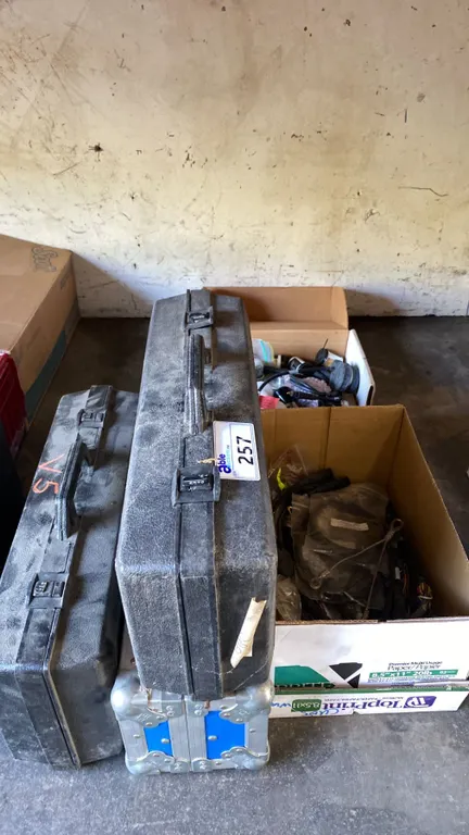 3 EMPTY HARD TRANSPORT CASES, PIGTAILS & SPARE PARTS